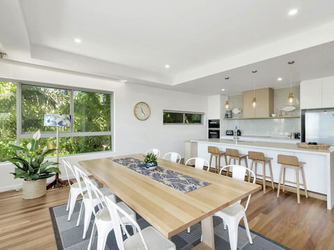 Luxury On Currumbin Beach - Darwin Holiday 1