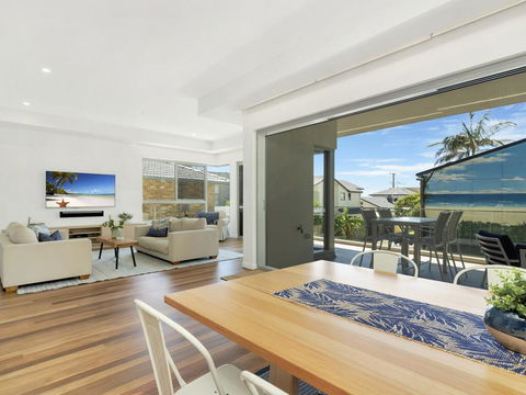 Luxury On Currumbin Beach - Darwin Holiday 0