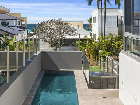 Luxury On Currumbin Beach - Darwin Holiday 3