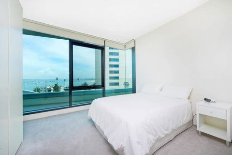 Luxury Opposite The Beach - Darwin Holiday 3