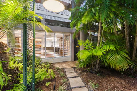 Luxury Pool Side Apartment In Beachfront Resort - Darwin Holiday 2