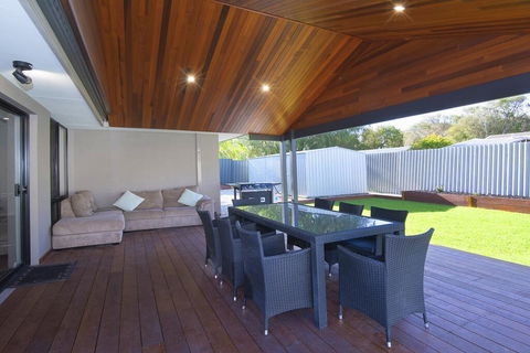 Luxury Renovated Home-5BR-meters From The Beach - Darwin Holiday 2