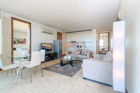Luxury Retreat 2 Bedroom Spa Suite - Darwin Holiday 2