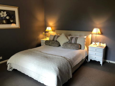 Luxury Room 15mins From Wagga's CBD - Darwin Holiday 0