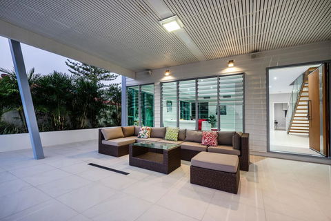 Luxury Tropical Haven - Pacific Avenue, Sunshine Beach - Darwin Holiday 3