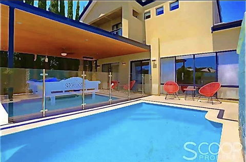 LUXURY VILLA W POOL & SPAS - Darwin Holiday 0