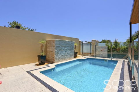 LUXURY VILLA W POOL & SPAS - Darwin Holiday 2
