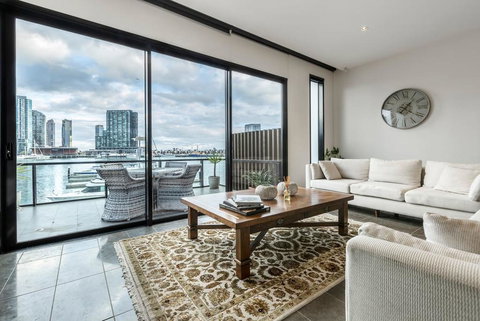 Luxury Waterfront 4BDR Townhouse With Amazing Views - Darwin Holiday 1