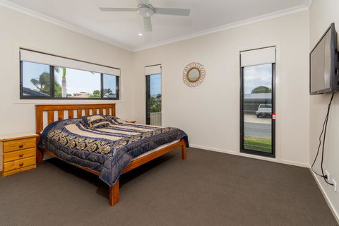Luxury Waterfront Family Entertainer On Dolphin - Darwin Holiday 2