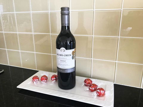 Luxury Waterfront Maroochydore Free Wine Netflix Parking - Darwin Holiday 3