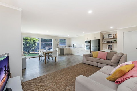 Lyons Cottage - A Quaint Whalers Cottage In Heart Of Port Fairy - Darwin Holiday 1