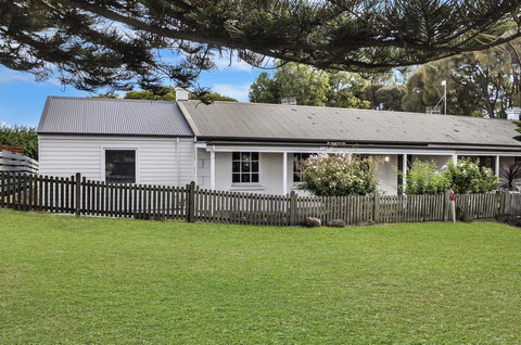 Lyons Cottage - A Quaint Whalers Cottage In Heart Of Port Fairy - Darwin Holiday 3
