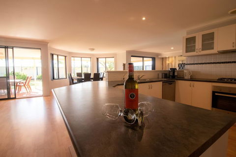 Madora Bay Beach House - Darwin Holiday 0