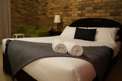 Magdala Motor Lodge & Lakeside Restaurant - Darwin Holiday 0