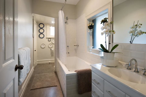 Maggies At Trentham - Darwin Holiday 1