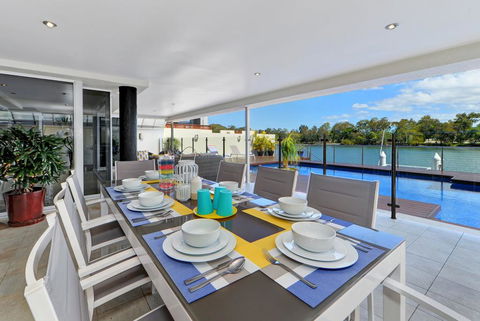 Magic On Main - Darwin Holiday 3