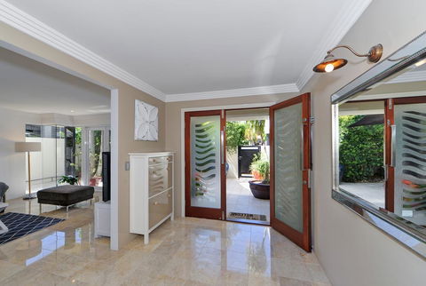 Magic On Main - Darwin Holiday 1