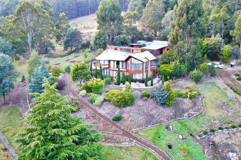 MAGICAL MOUNTAIN RETREAT - 20 Mins To CBD And Only 10 To MONA! - Darwin Holiday 0