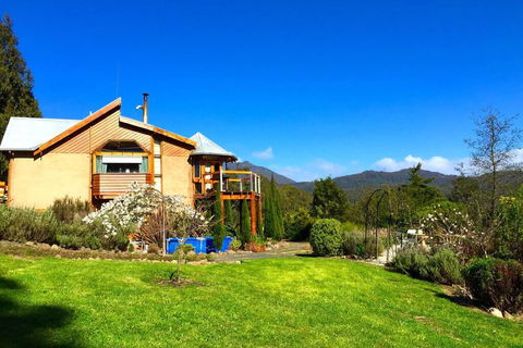 MAGICAL MOUNTAIN RETREAT - 20 Mins To CBD And Only 10 To MONA! - Darwin Holiday 2