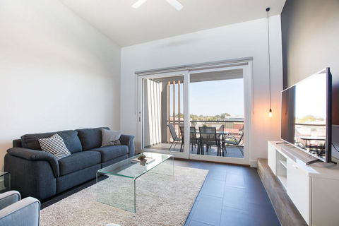 Magnificent Apartment + FREE Car Park Near CBD - Darwin Holiday 3