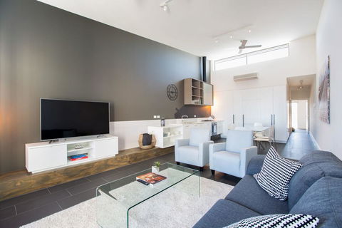 Magnificent Apartment + FREE Car Park Near CBD - Darwin Holiday 0