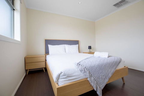 Magnificent Lux Stay@Mont Albert 4BR/WIFI/Garage - Darwin Holiday 2