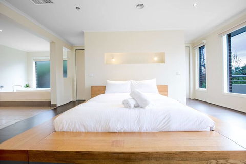 Magnificent Lux Stay@Mont Albert 4BR/WIFI/Garage - Darwin Holiday 0