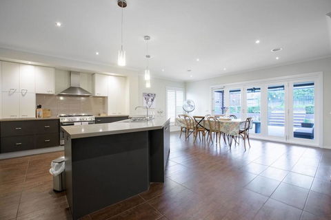 Magnificent Lux Stay@Mont Albert 4BR/WIFI/Garage - Darwin Holiday 3