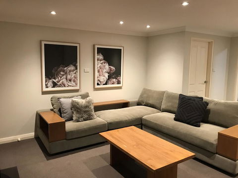 Maison Noir 1 - Darwin Holiday 2