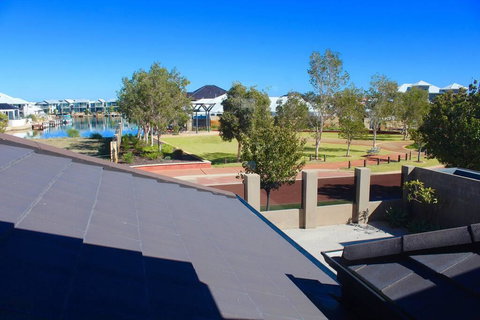 Mandurah Dolphin Escape - Darwin Holiday 1