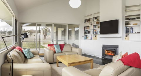 Manna Tree Farm -modern Home With Majestic Views In Stunning Countryside - Darwin Holiday 3