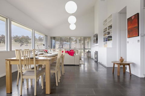 Manna Tree Farm -modern Home With Majestic Views In Stunning Countryside - Darwin Holiday 2