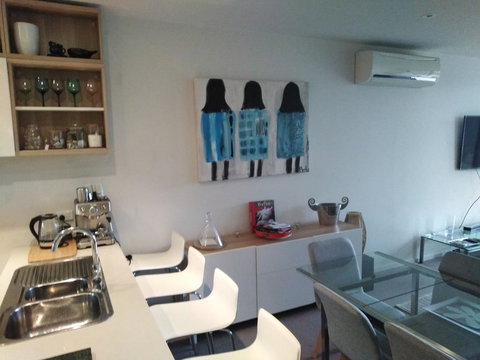 Marina View Apartment On The Maribyrnong River, Melbourne - Darwin Holiday 2