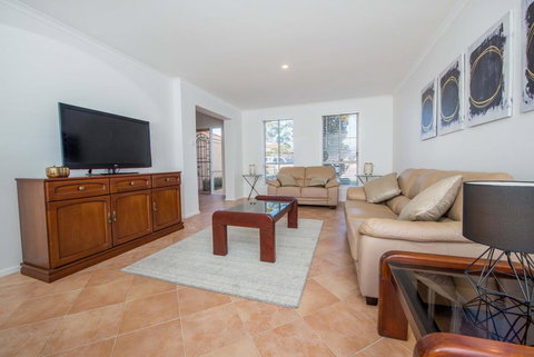 Mariner Beach House - Salamander Bay - Darwin Holiday 1