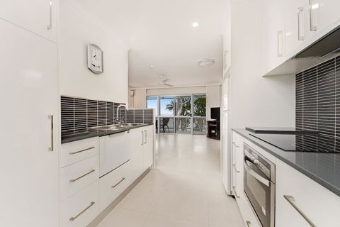Marlin Waters Beachfront Apartments - Darwin Holiday 2