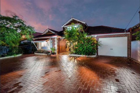 Massive Home (7 Mins To City) - Darwin Holiday 1