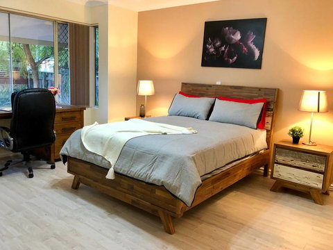 Massive Home (7 Mins To City) - Darwin Holiday 2