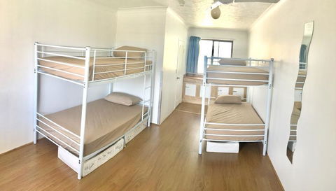 Maxmee Resort (formally Surfers Paradise Backpackers) - Darwin Holiday 1