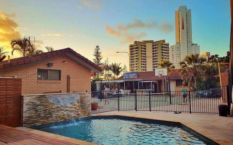 Maxmee Resort (formally Surfers Paradise Backpackers) - Darwin Holiday 0