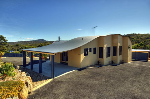 Mayakitana - Overlooking The Golf Course - Darwin Holiday 3