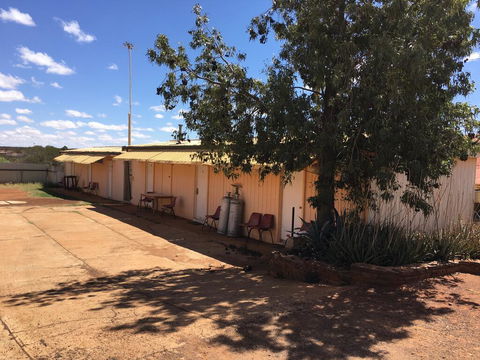 Meekatharra Hotel - Darwin Holiday 1