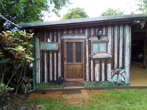 Mena Creek Flower House - Darwin Holiday 1