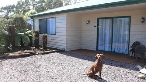 Meredith House & Apartments Strahan - Darwin Holiday 2