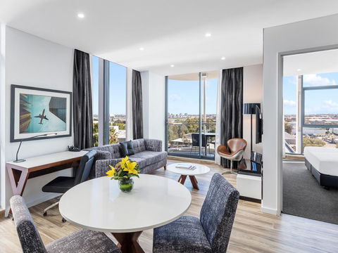 Meriton Suites Mascot Central - Darwin Holiday 0