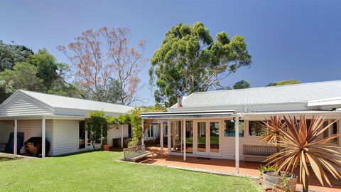 Merricks North Retreat - Country Home On 5 Acres - Darwin Holiday 1