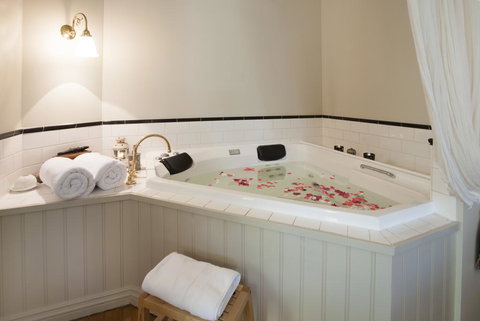 Merrow Cottages - Forest Edge - Darwin Holiday 3