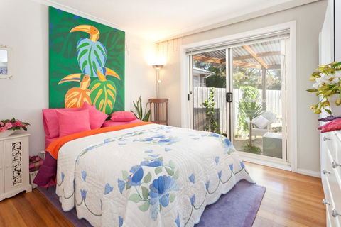 METRES TO THE BEACH - MORNINGTON - Darwin Holiday 2