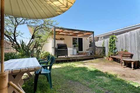 METRES TO THE BEACH - MORNINGTON - Darwin Holiday 3