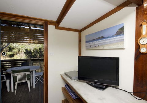 Mick's Beach Cottage - Seal Rocks Beachfront - Darwin Holiday 3