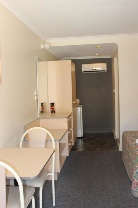 Mid Coast Motor Inn - Darwin Holiday 1